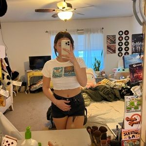 UO GRAPHIC CROP TOP